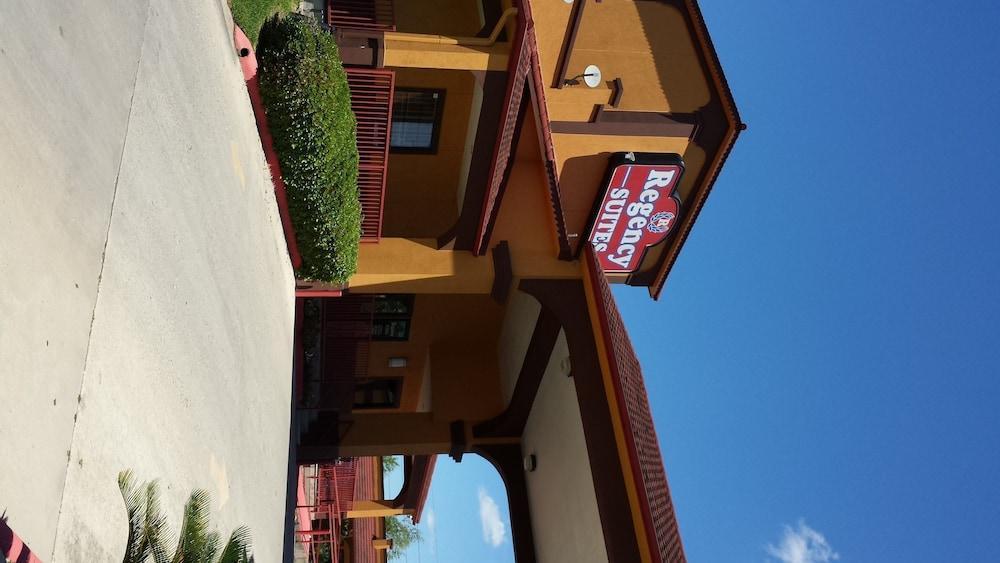 Regency Suites Iah Beltway 8 Houston Exterior foto